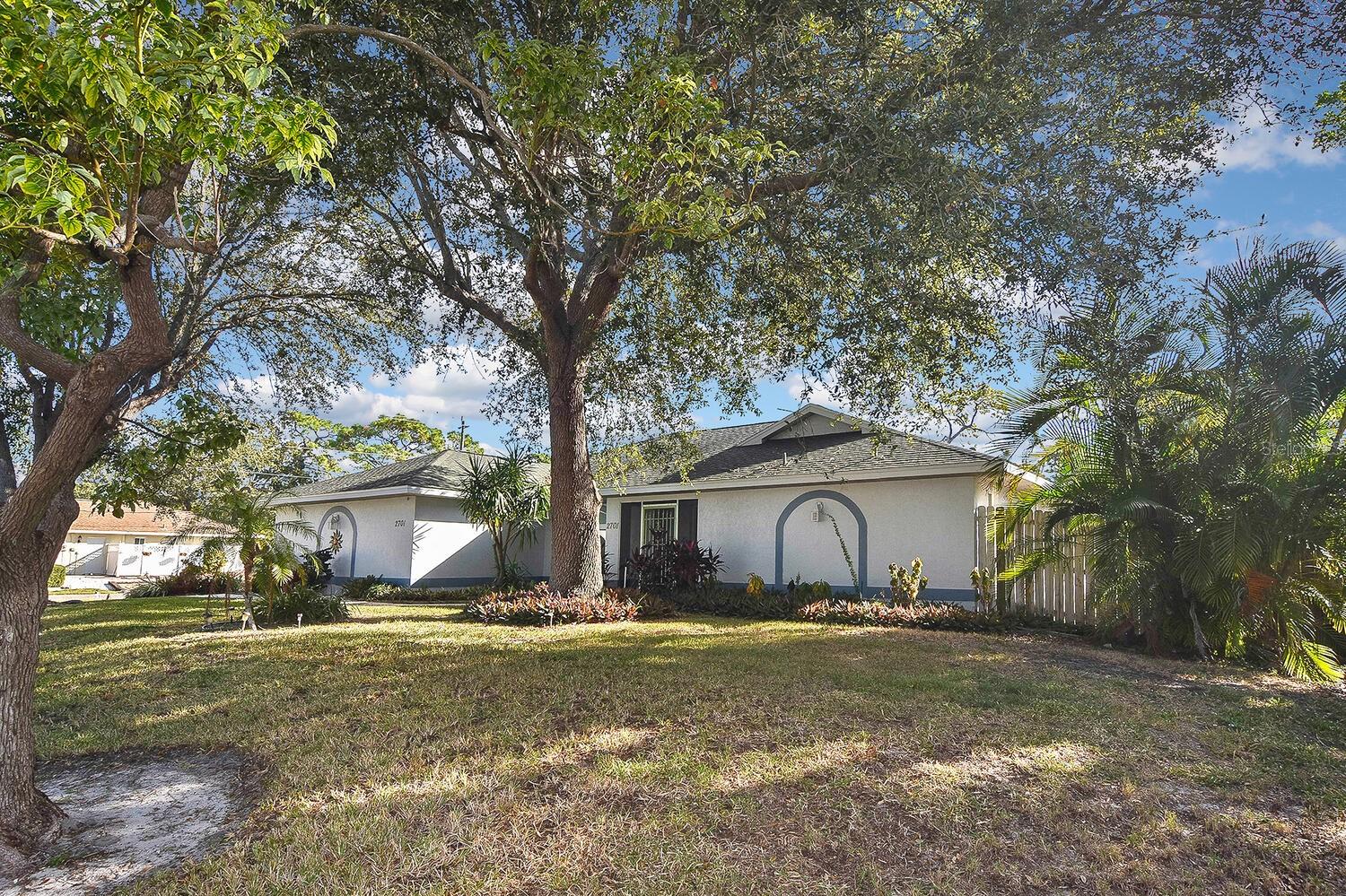 2701 SHAMROCK DR