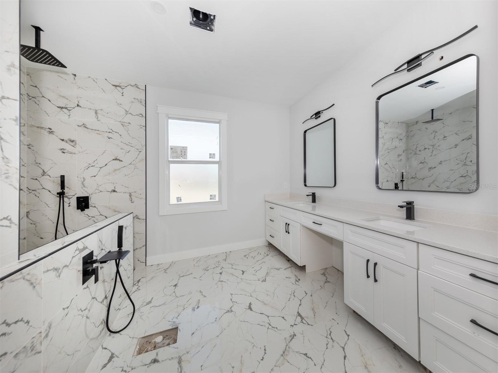 137 MARINER LN