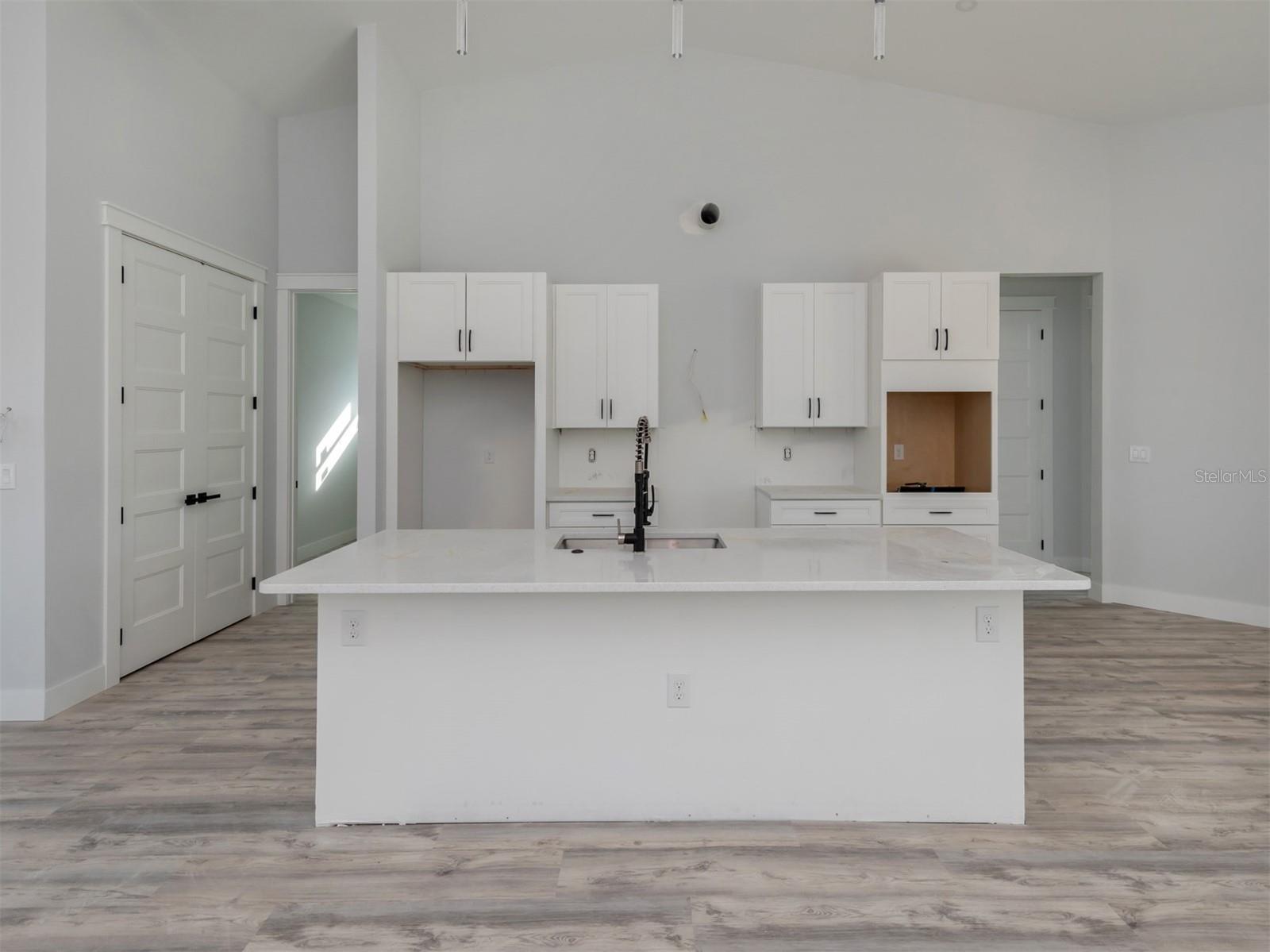137 MARINER LN