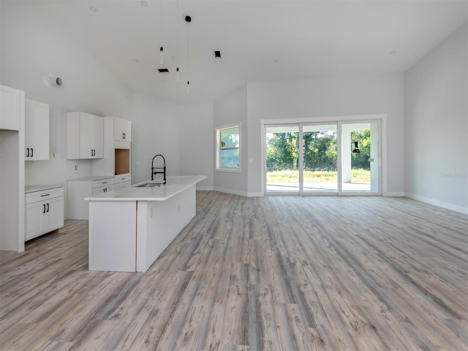 137 MARINER LN