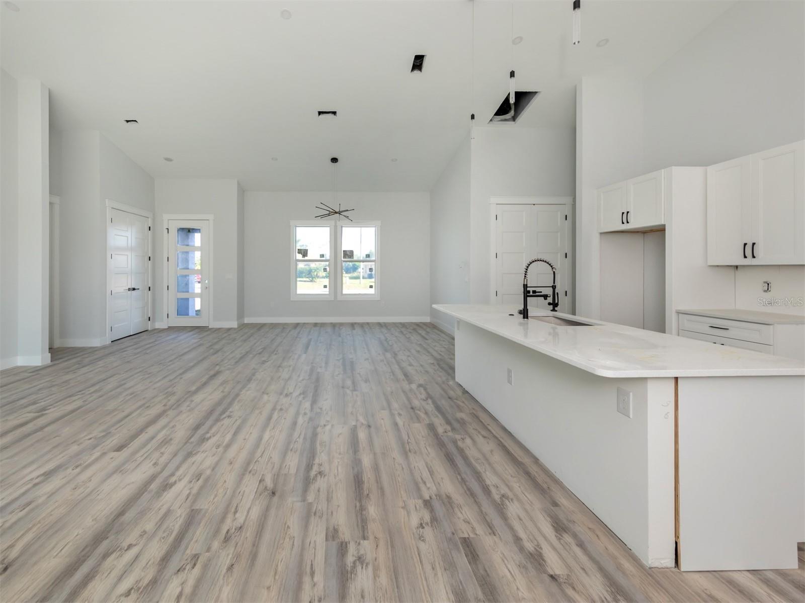 137 MARINER LN