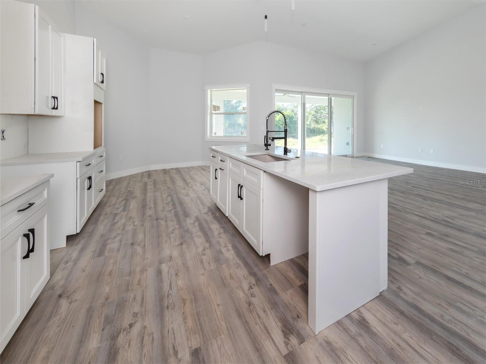 137 MARINER LN