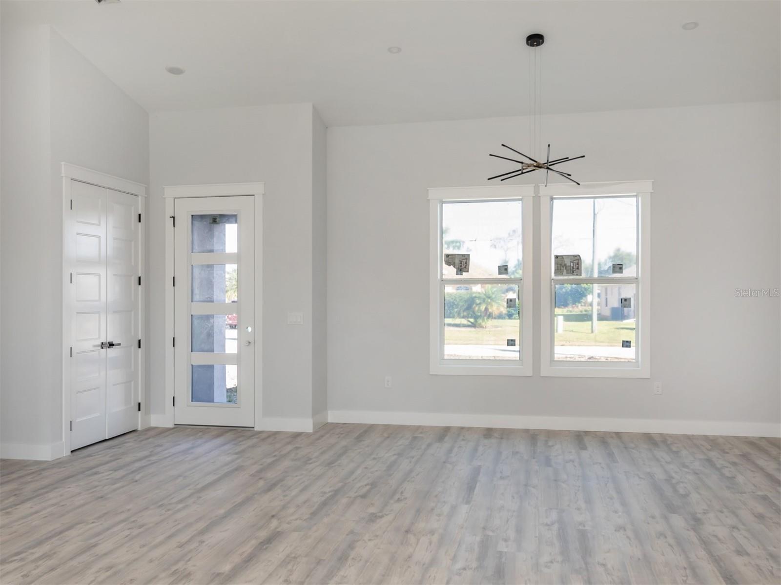 137 MARINER LN