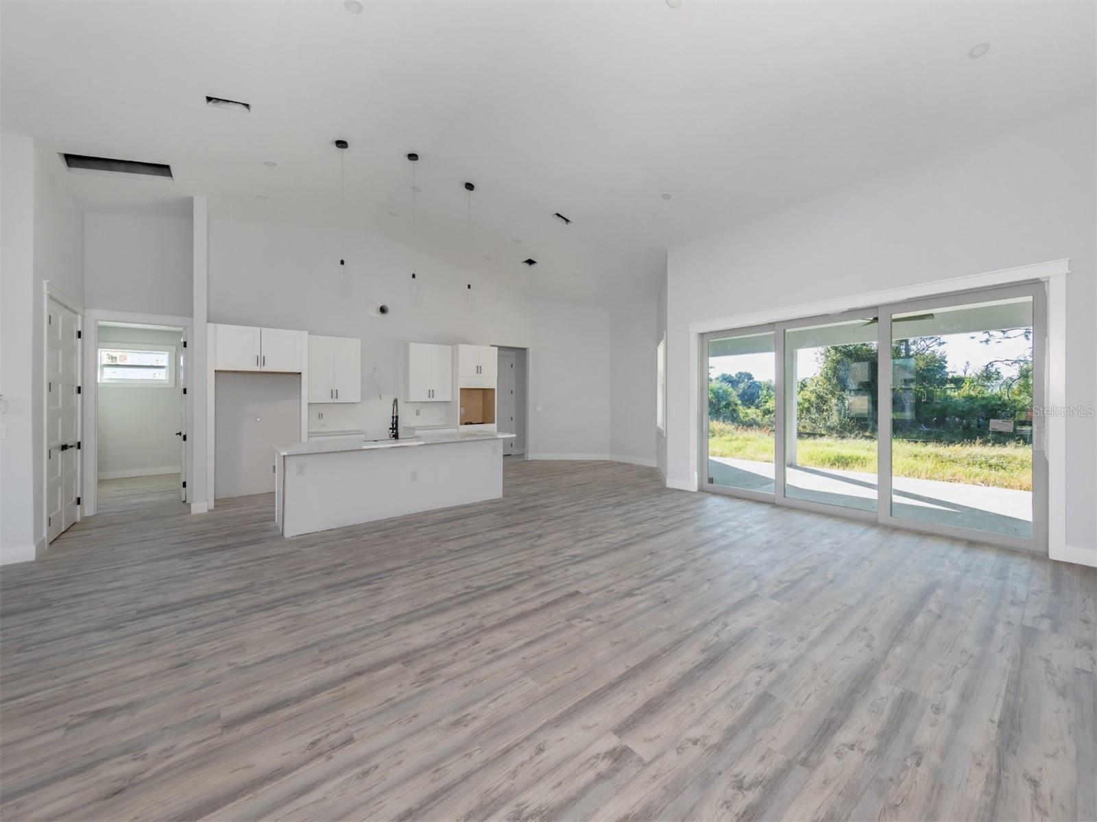 137 MARINER LN