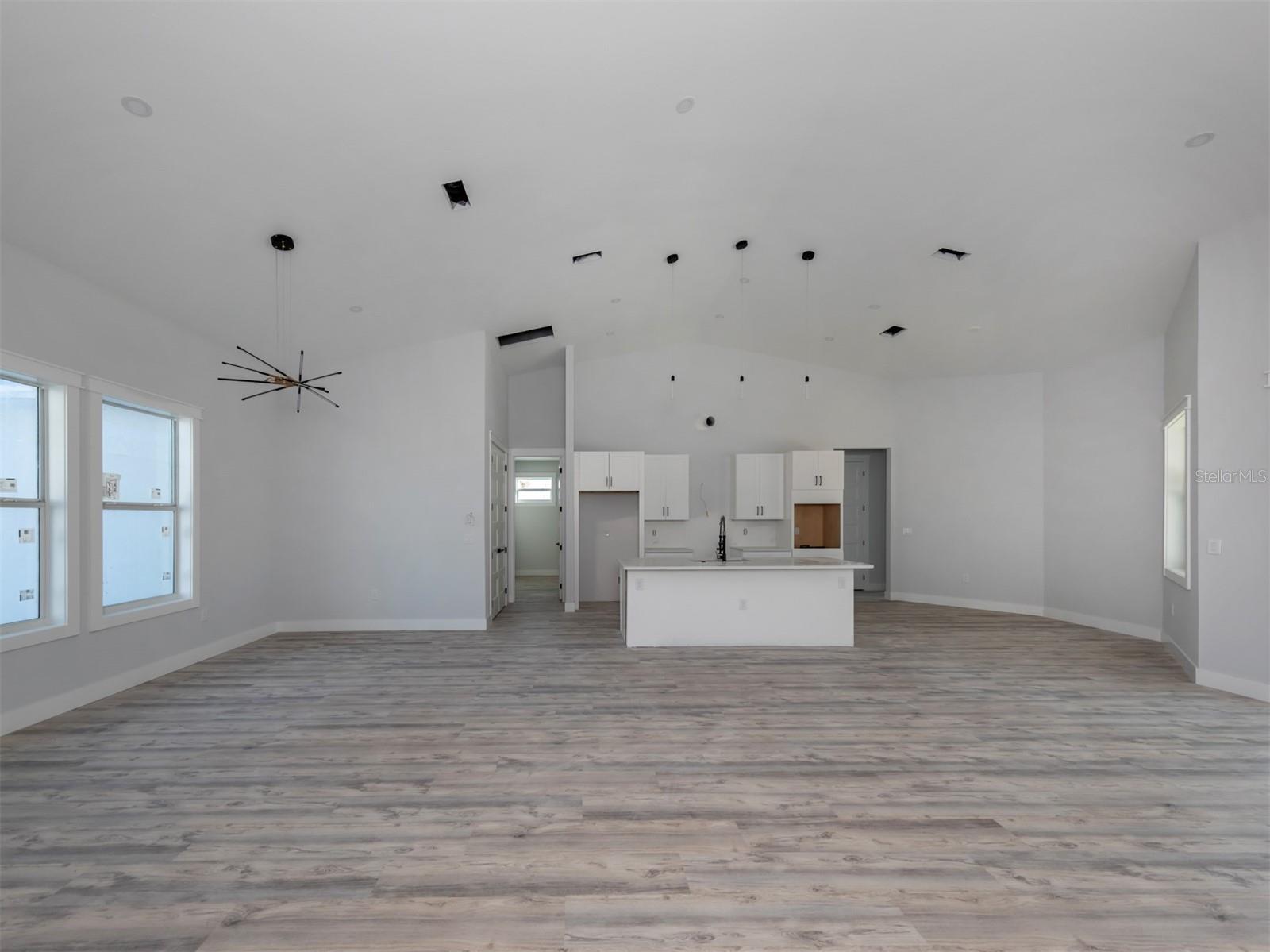 137 MARINER LN