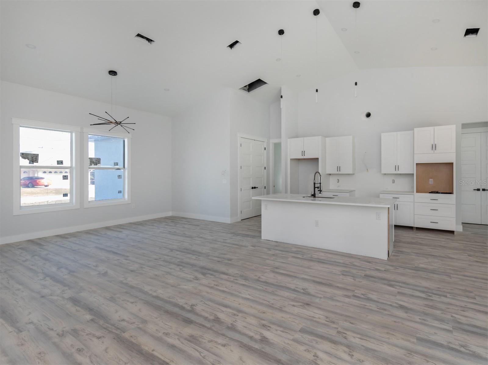 137 MARINER LN