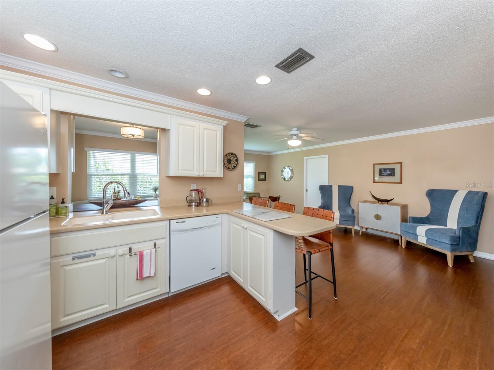 9 N DOVER DR