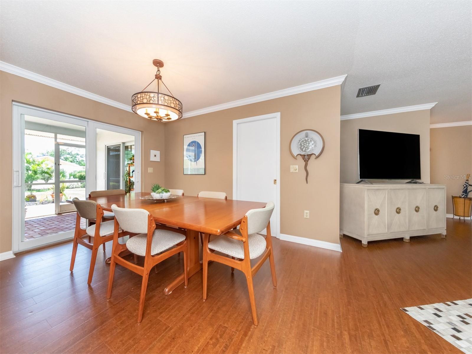 9 N DOVER DR