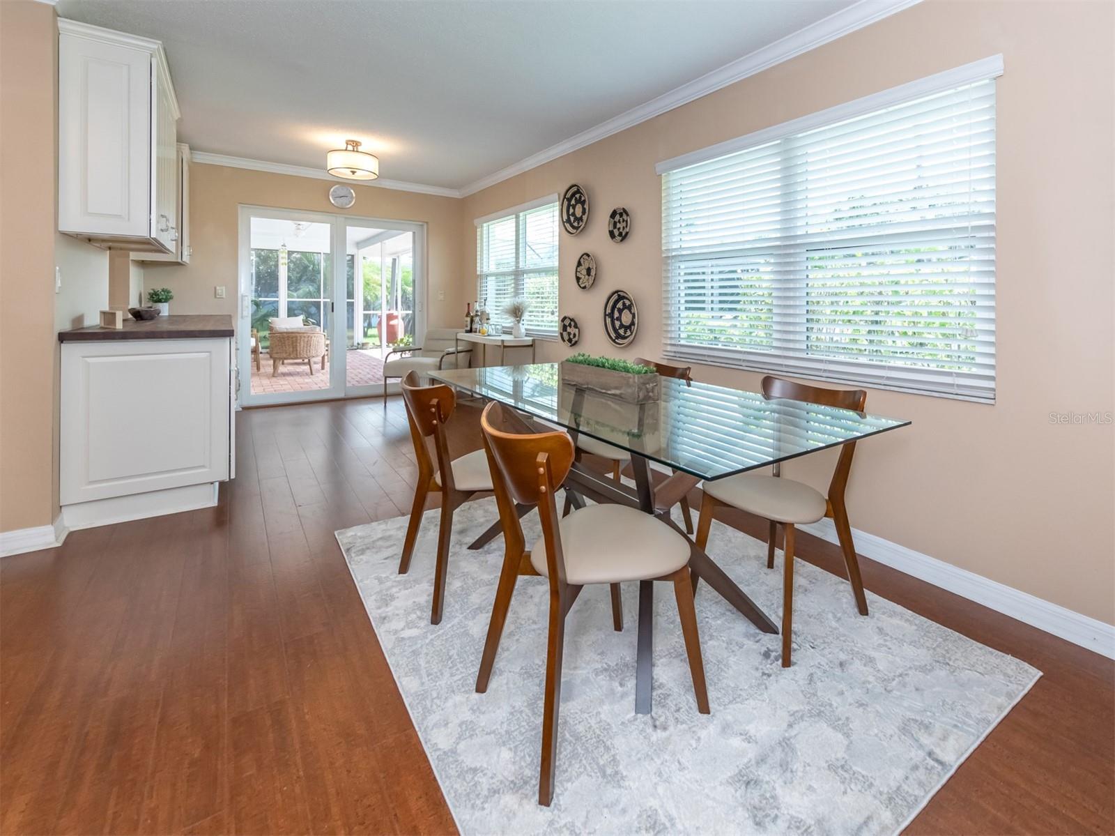 9 N DOVER DR