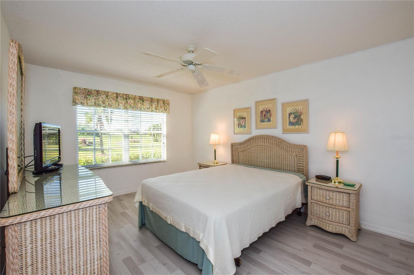 801 MONTROSE DR #102, #102