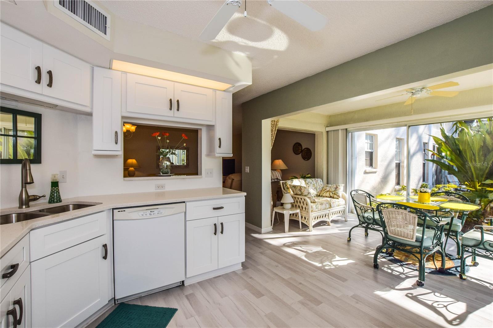 801 MONTROSE DR #102, #102