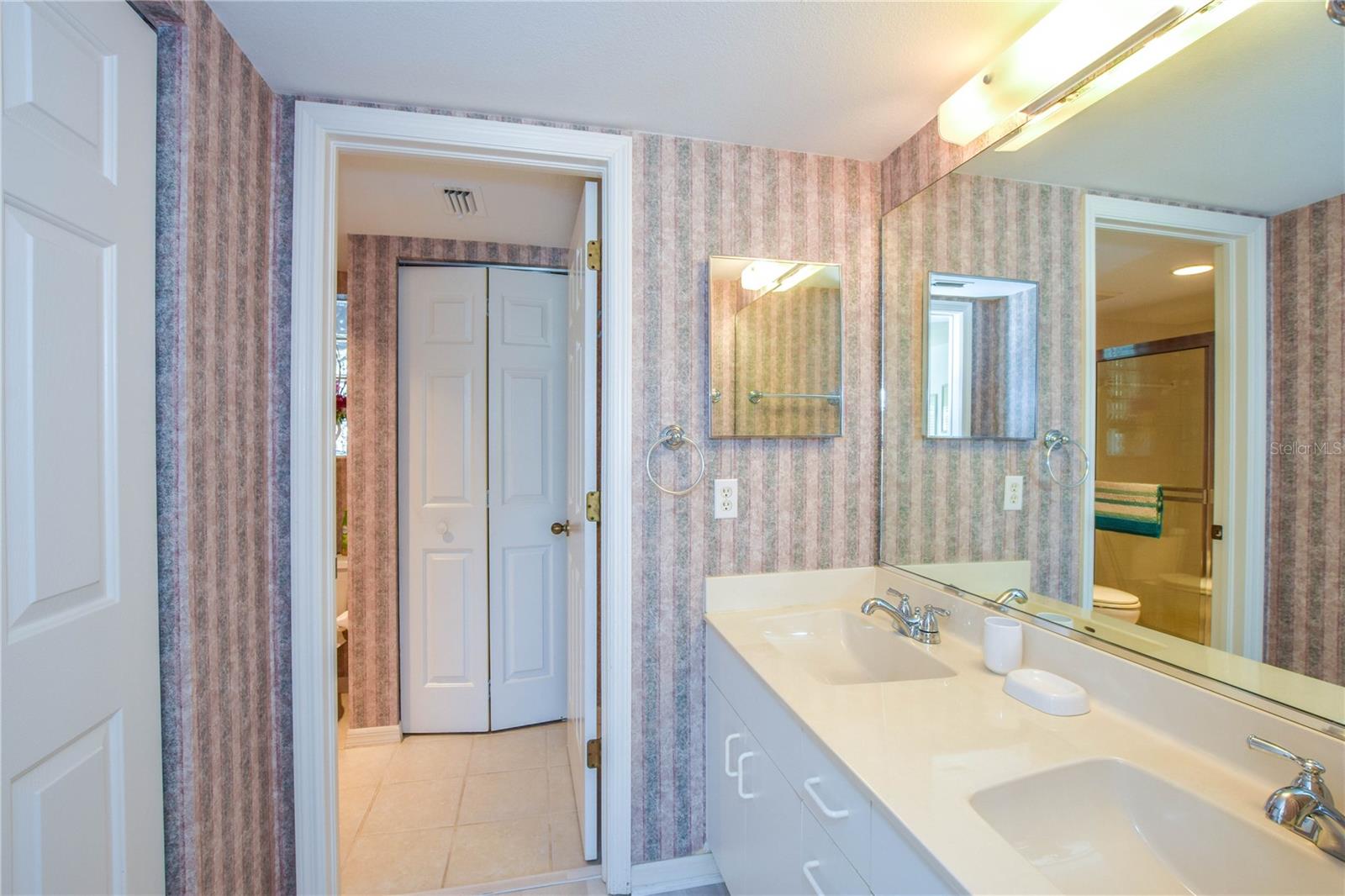 801 MONTROSE DR #102, #102
