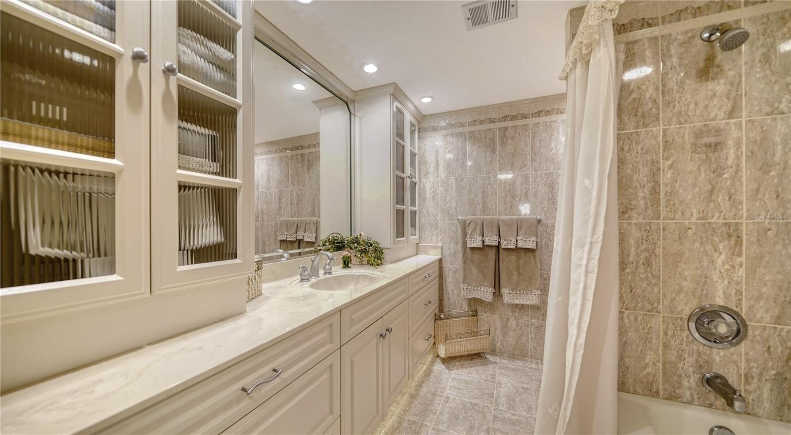 1200 TARPON CENTER DR #106, #106