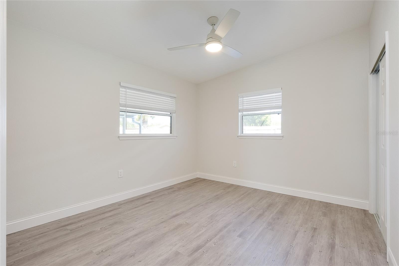 223 GLEN OAK RD