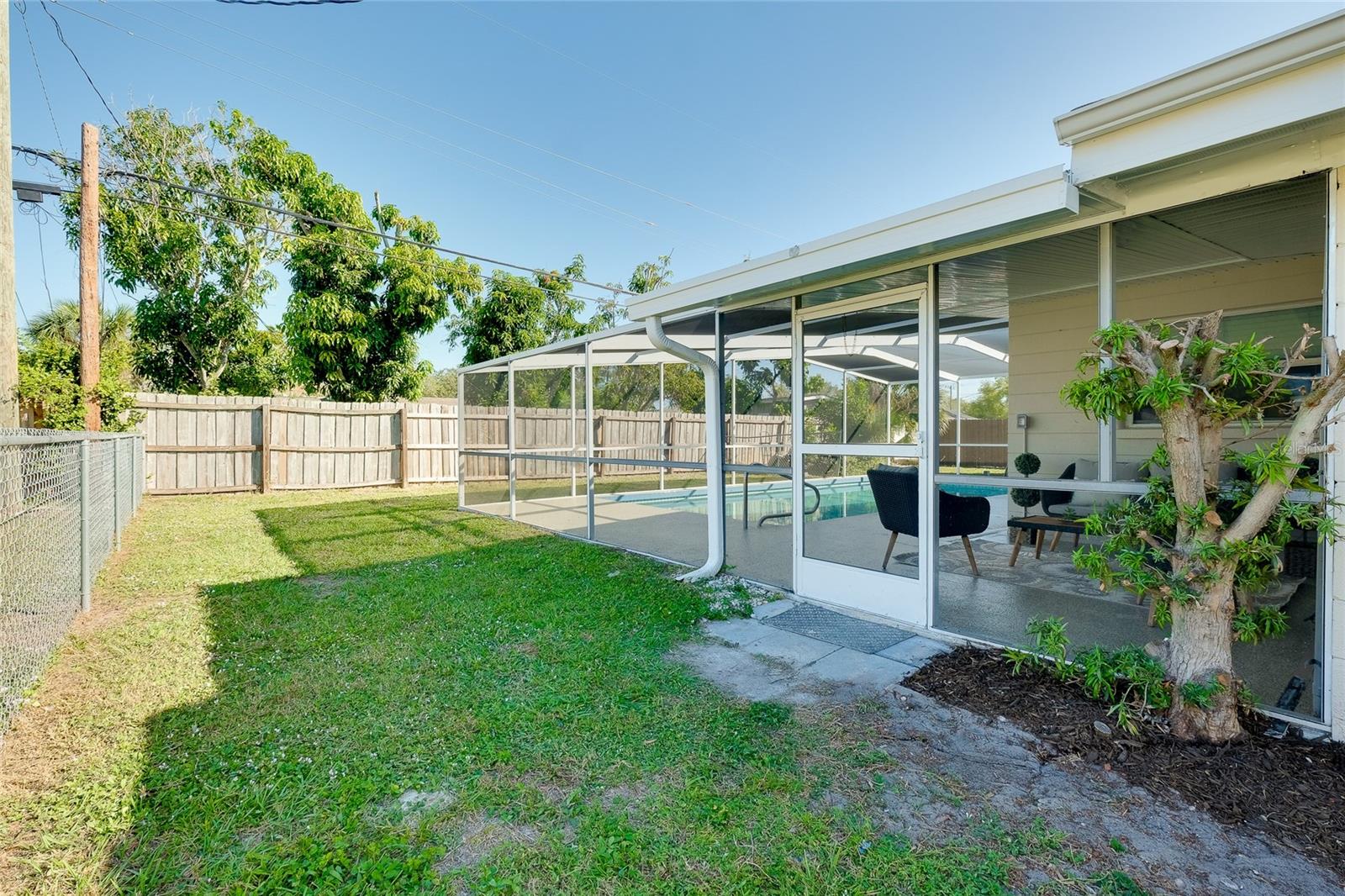 223 GLEN OAK RD