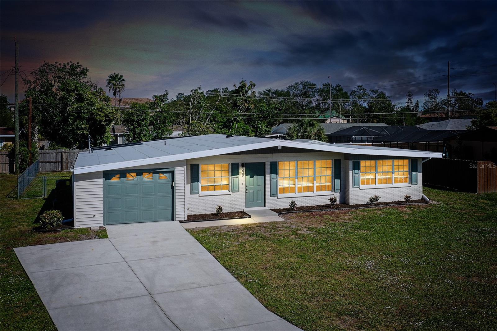 223 GLEN OAK RD