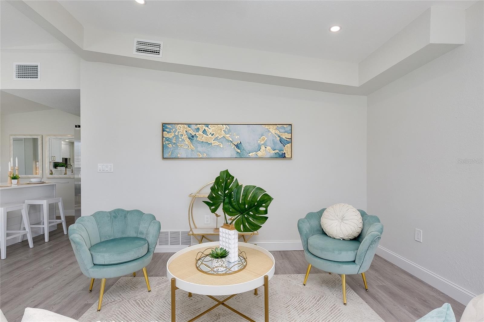 223 GLEN OAK RD