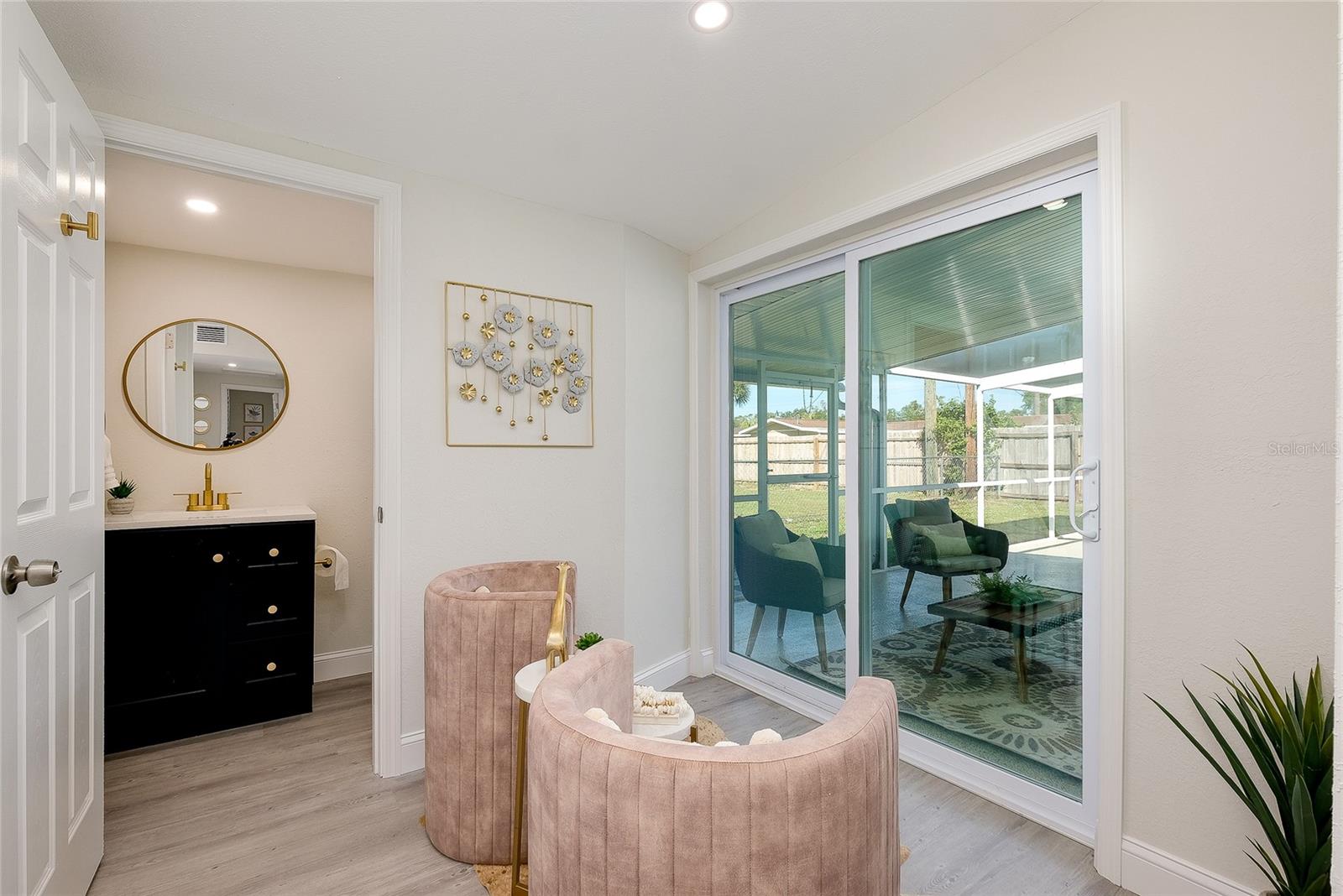 223 GLEN OAK RD