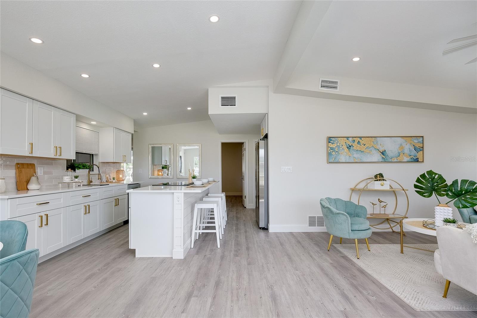 223 GLEN OAK RD