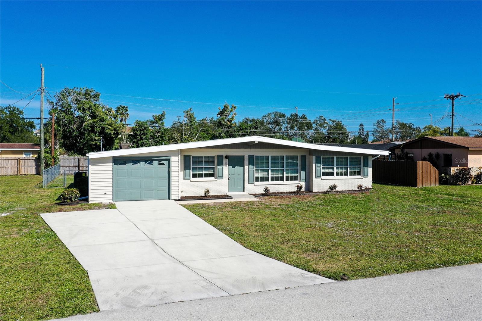 223 GLEN OAK RD