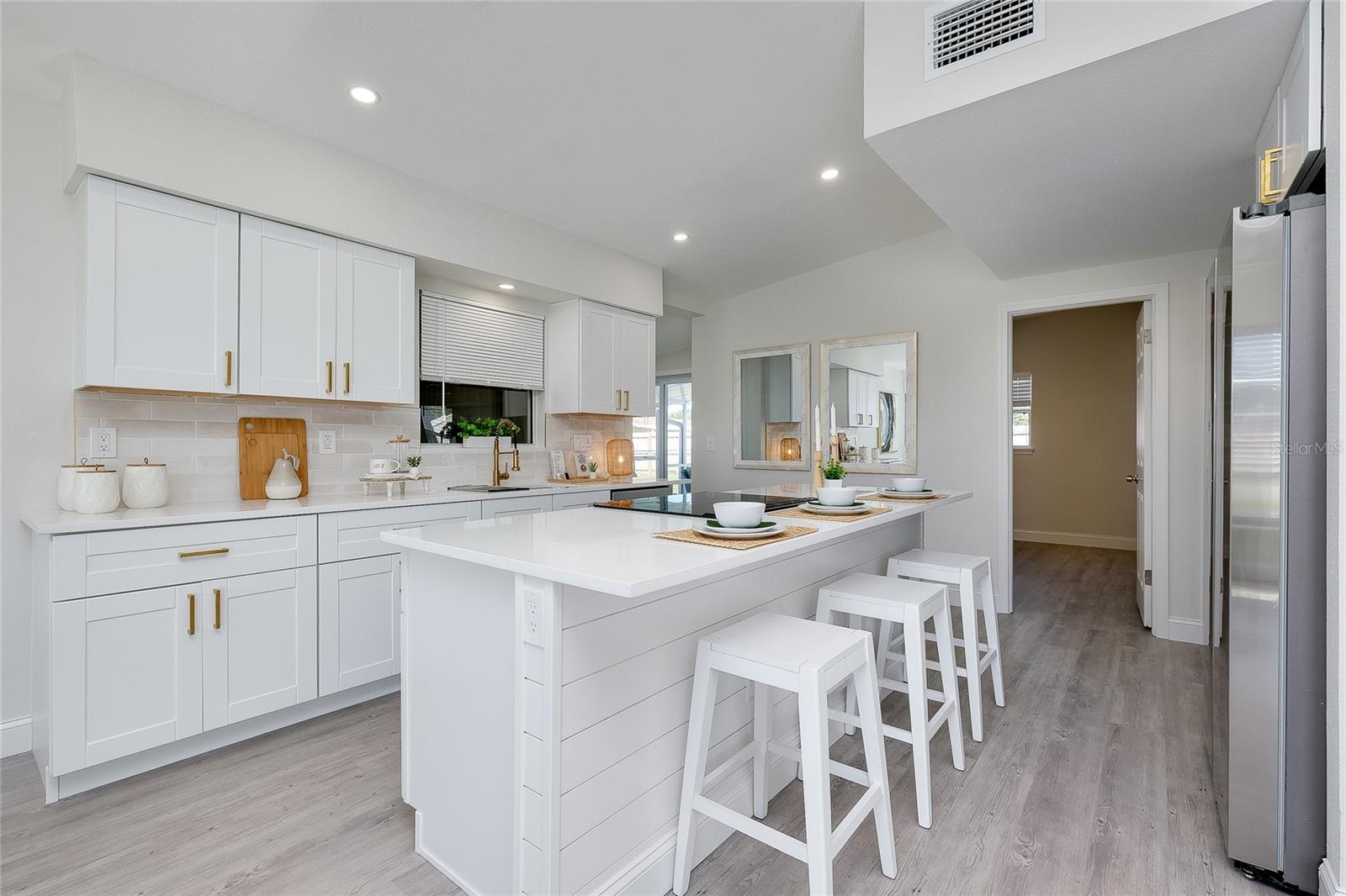 223 GLEN OAK RD