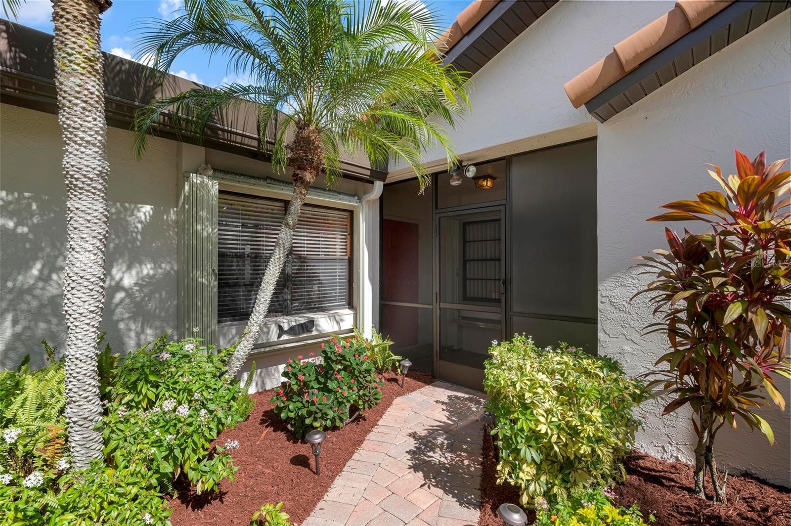 822 COUNTRY CLUB CIR #6, #6