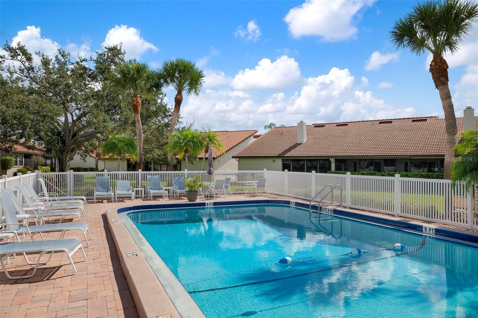 822 COUNTRY CLUB CIR #6, #6