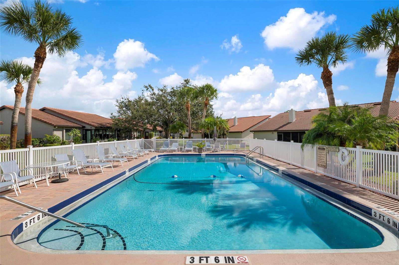 822 COUNTRY CLUB CIR #6, #6