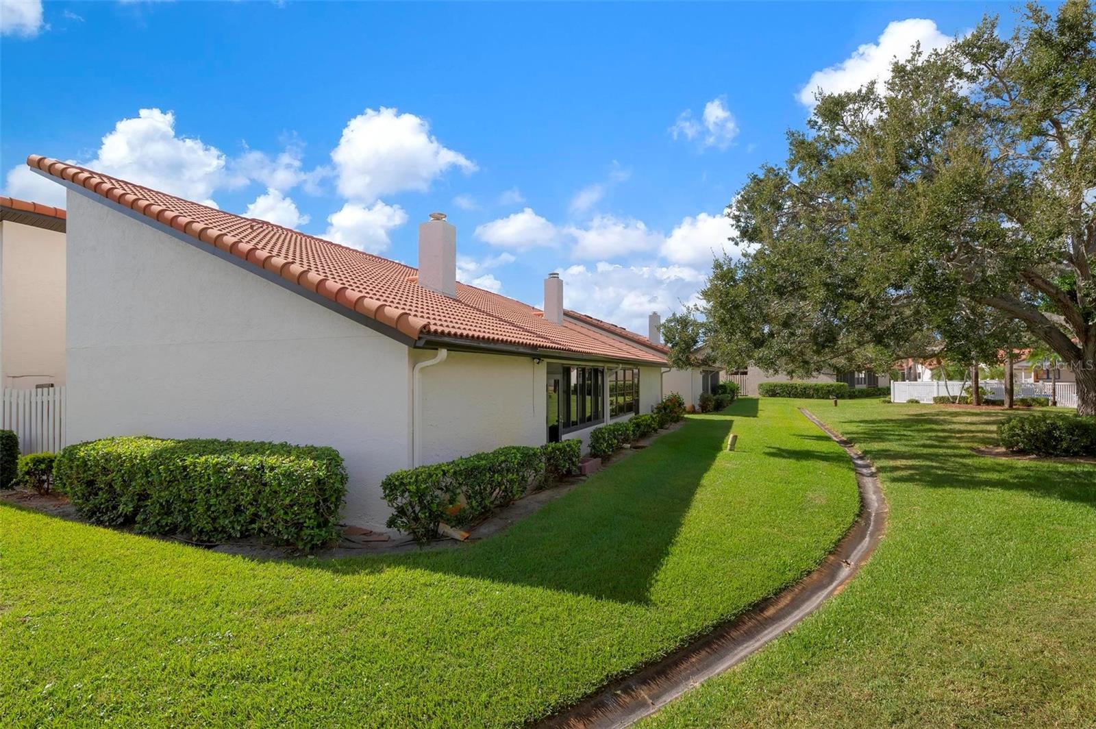 822 COUNTRY CLUB CIR #6, #6