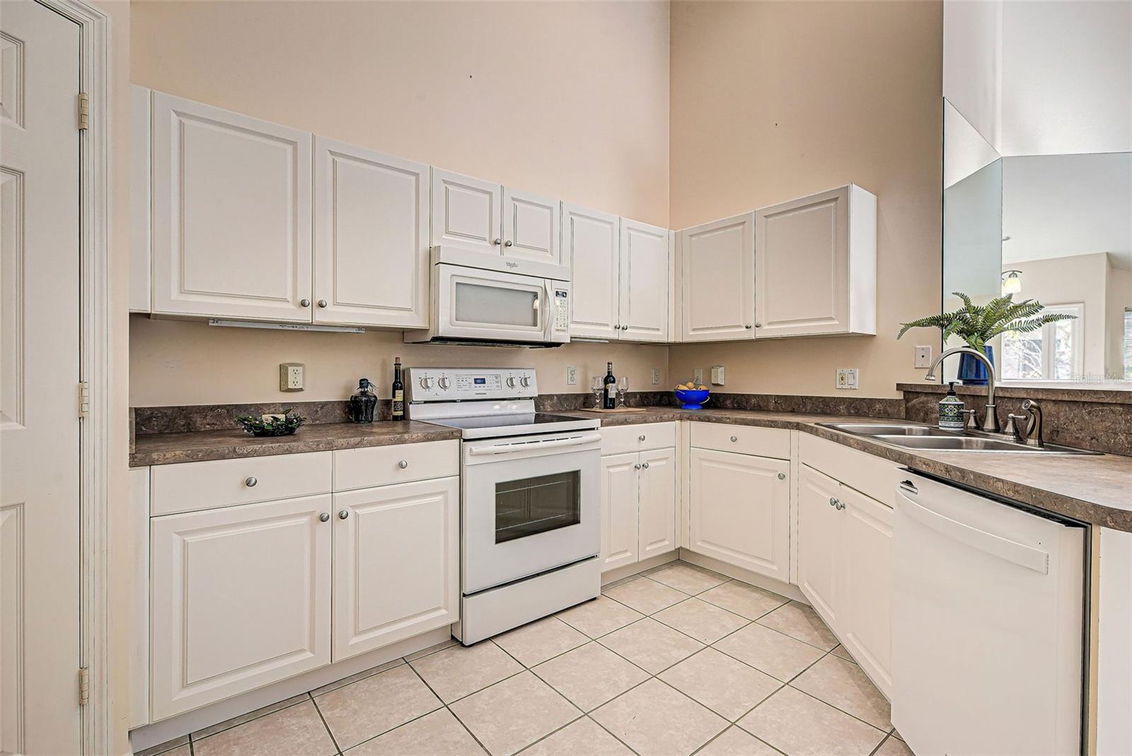 4072 FAIRWAY PL
