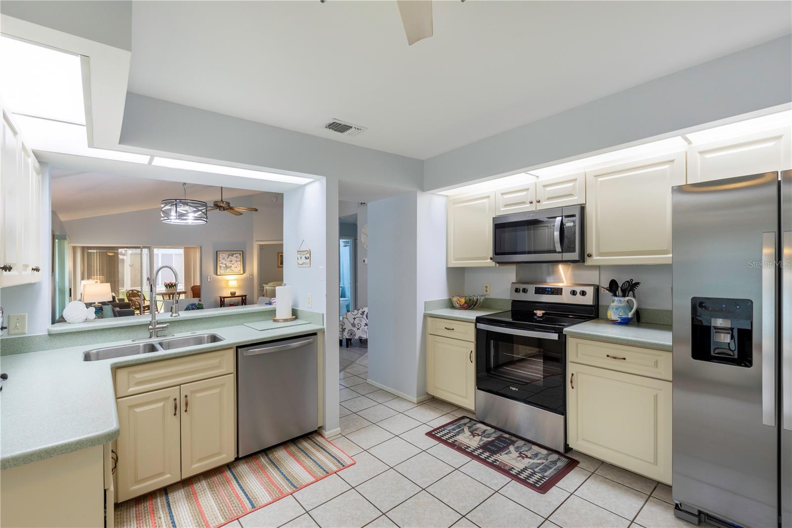 805 SAINTCLAIR CIR #805, #805