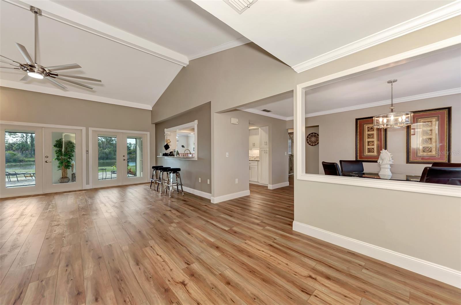 3225 MEADOW RUN DR