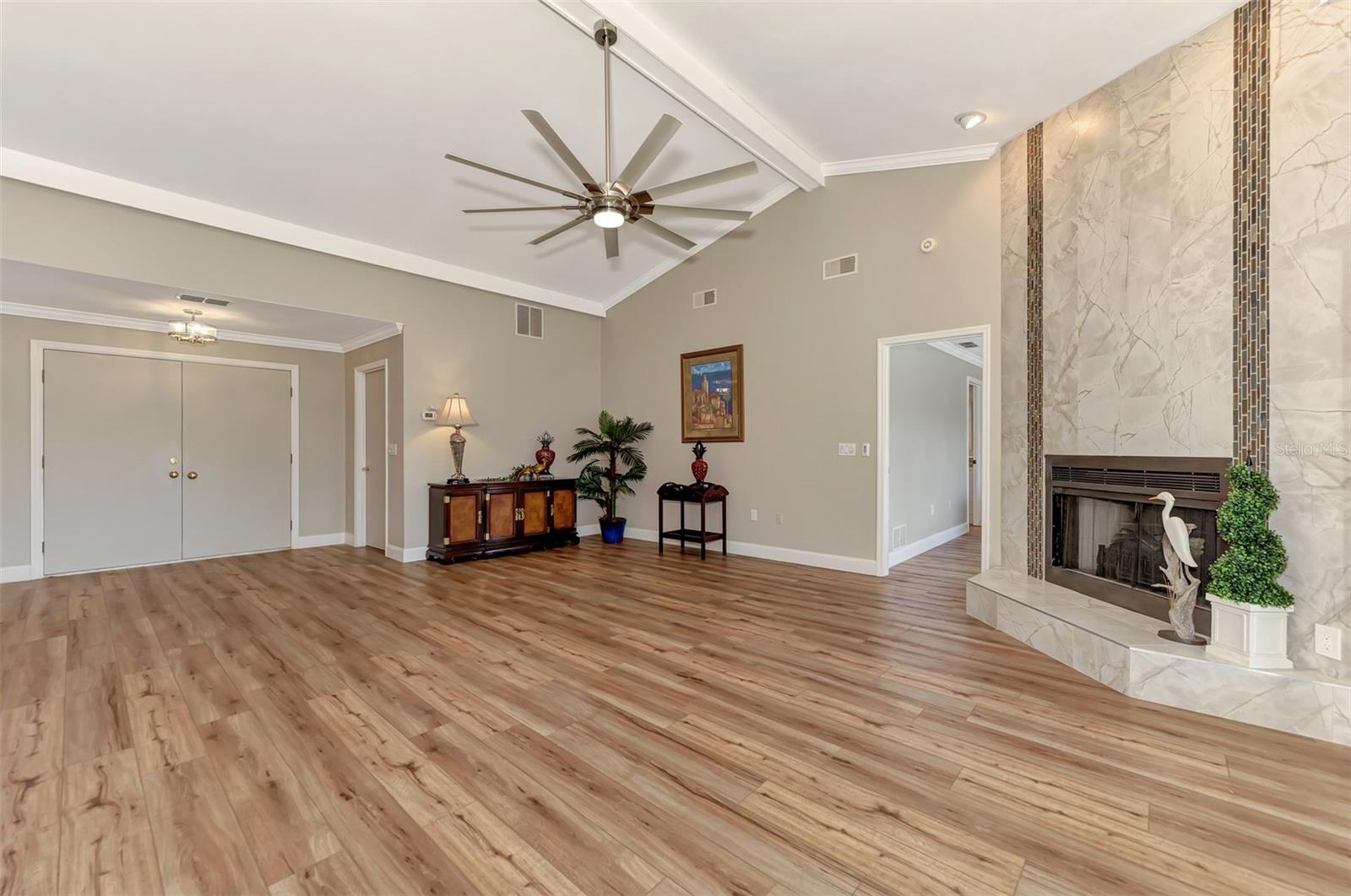 3225 MEADOW RUN DR