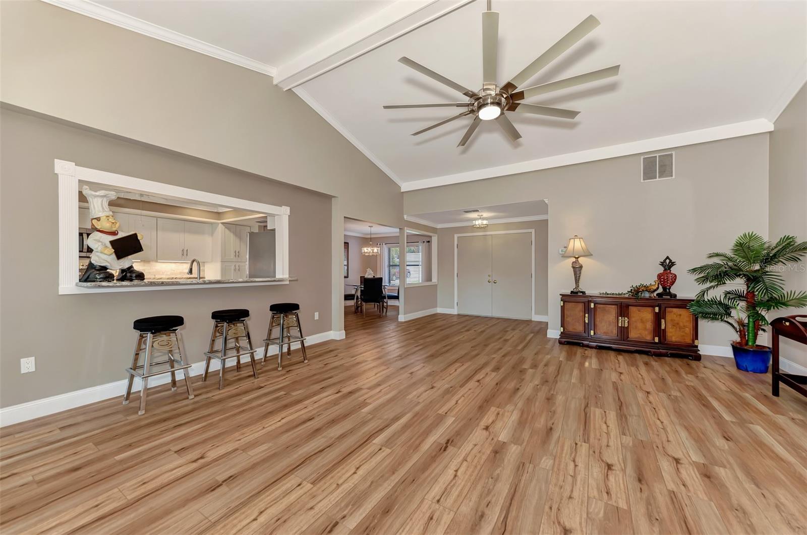3225 MEADOW RUN DR