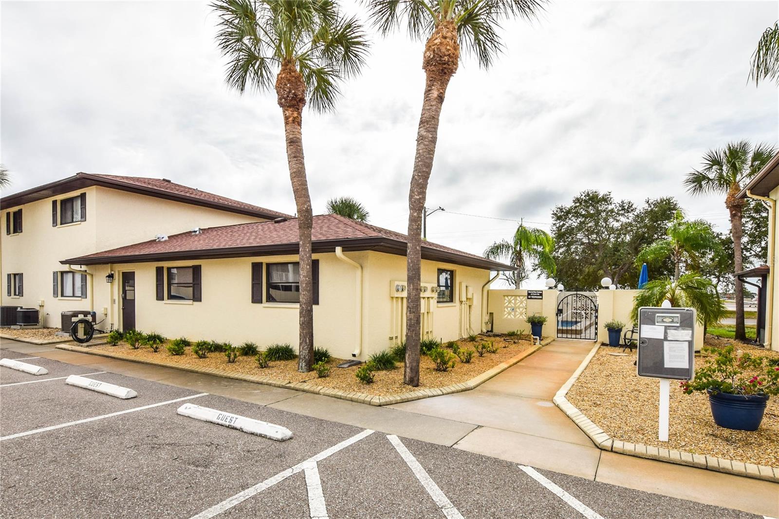 431 AIRPORT AVE E #207, #207
