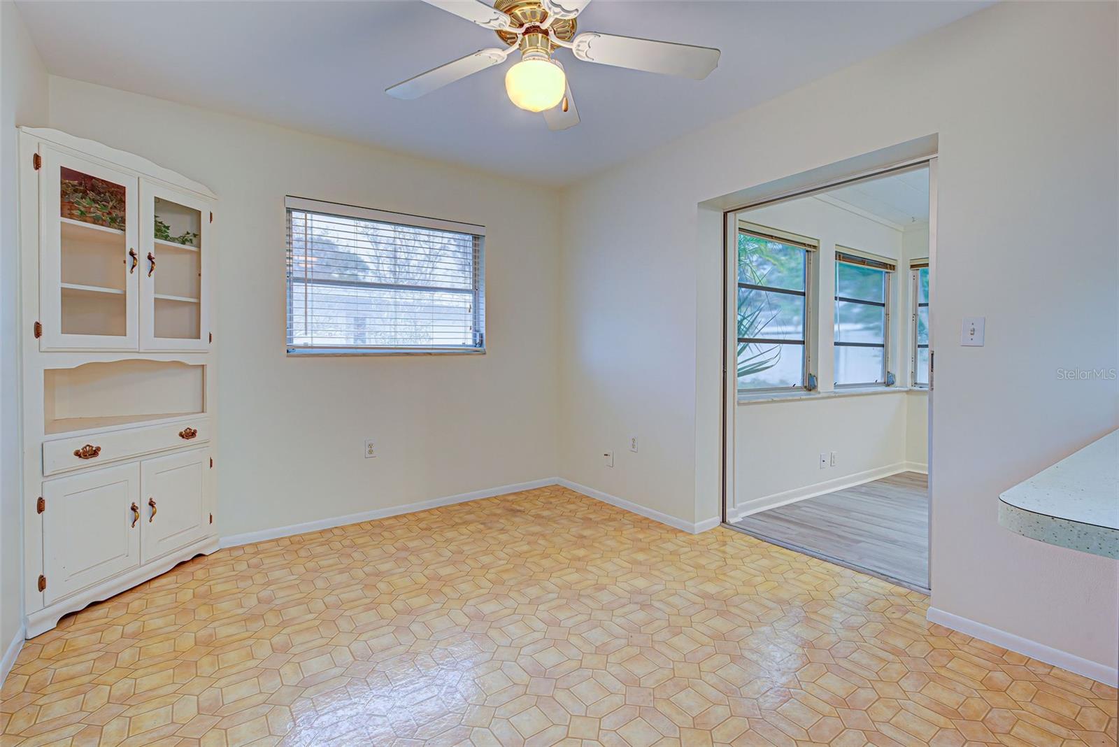 556 GLEN OAK RD