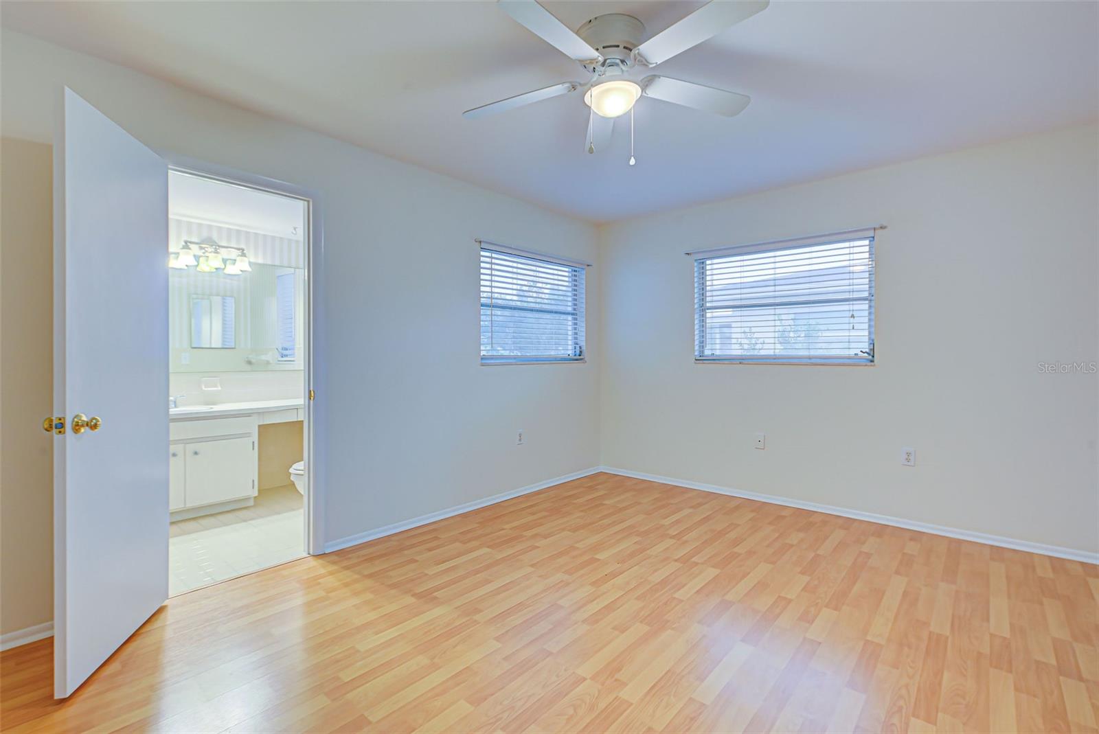 556 GLEN OAK RD