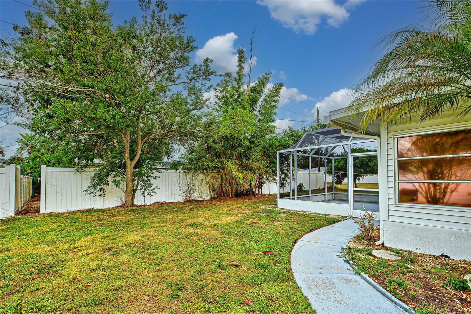 556 GLEN OAK RD