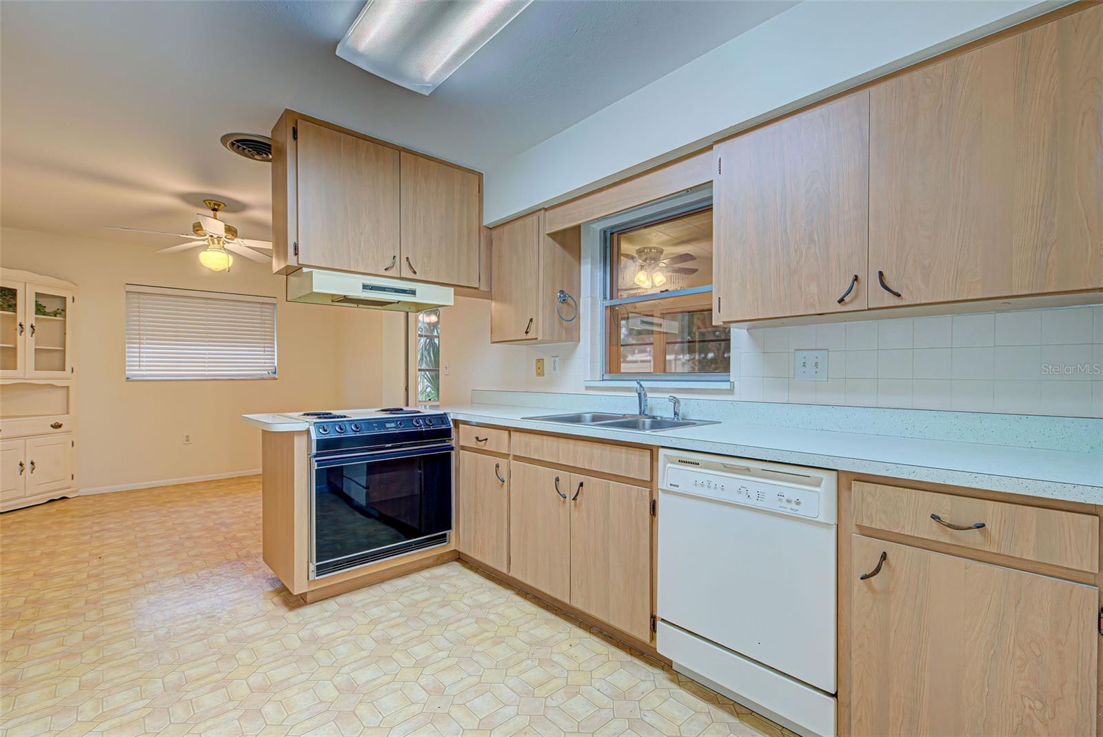 556 GLEN OAK RD