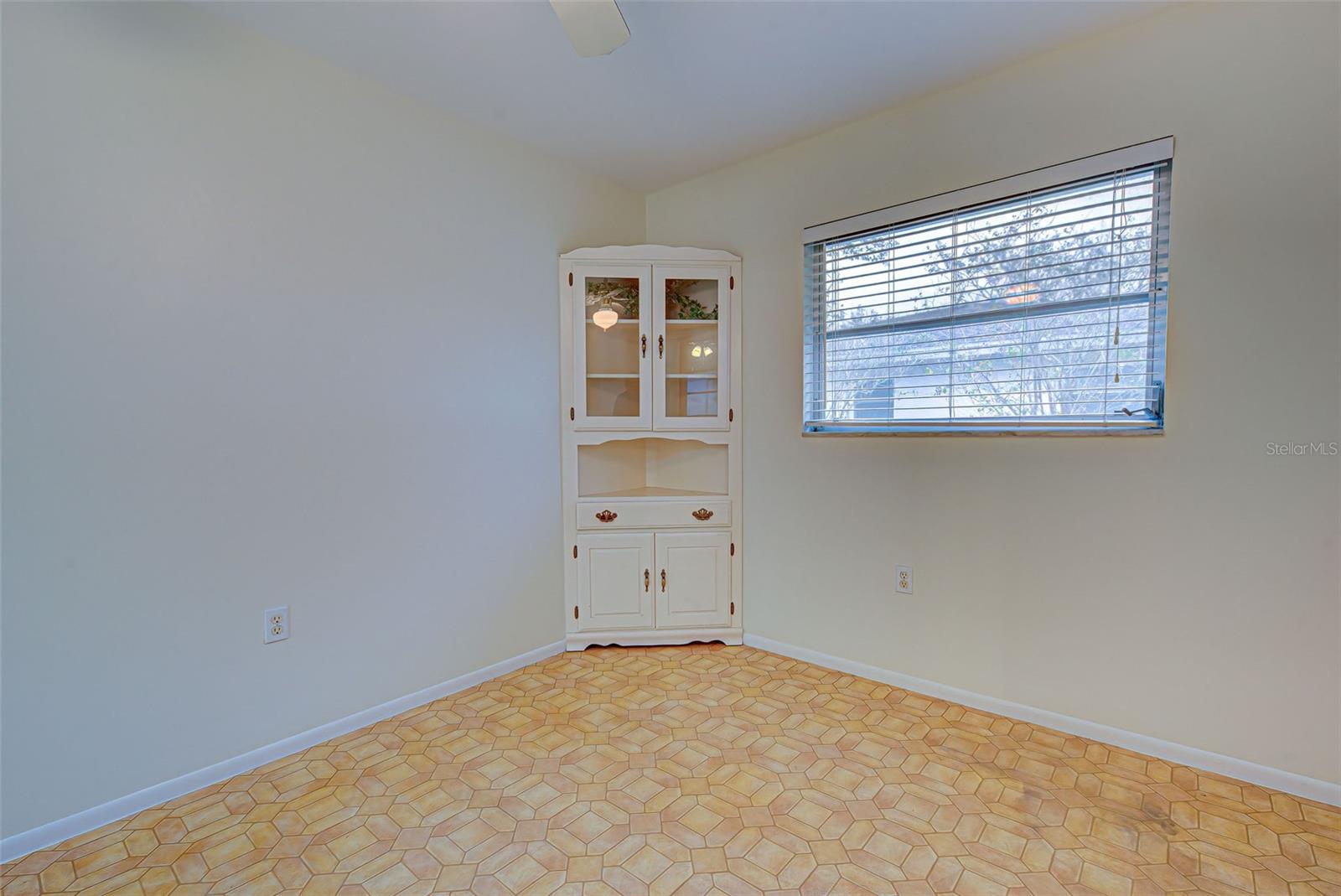556 GLEN OAK RD