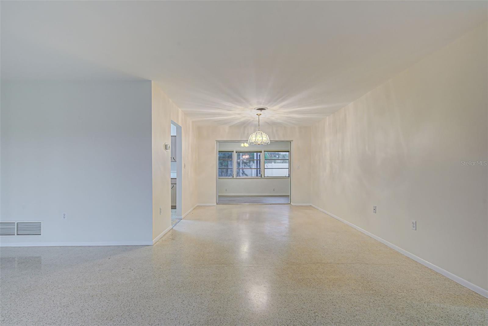 556 GLEN OAK RD