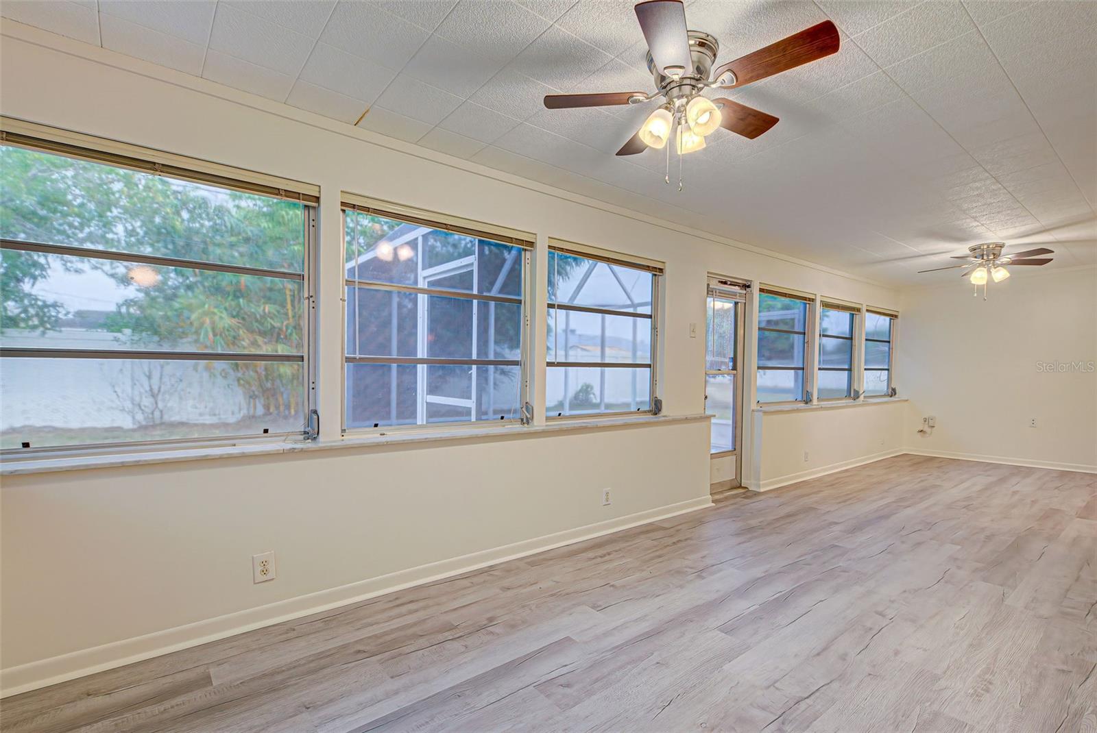 556 GLEN OAK RD