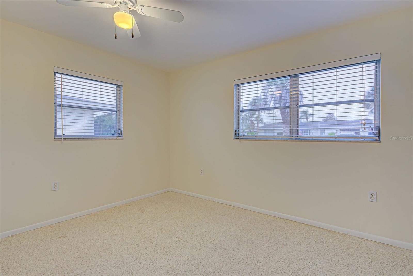 556 GLEN OAK RD