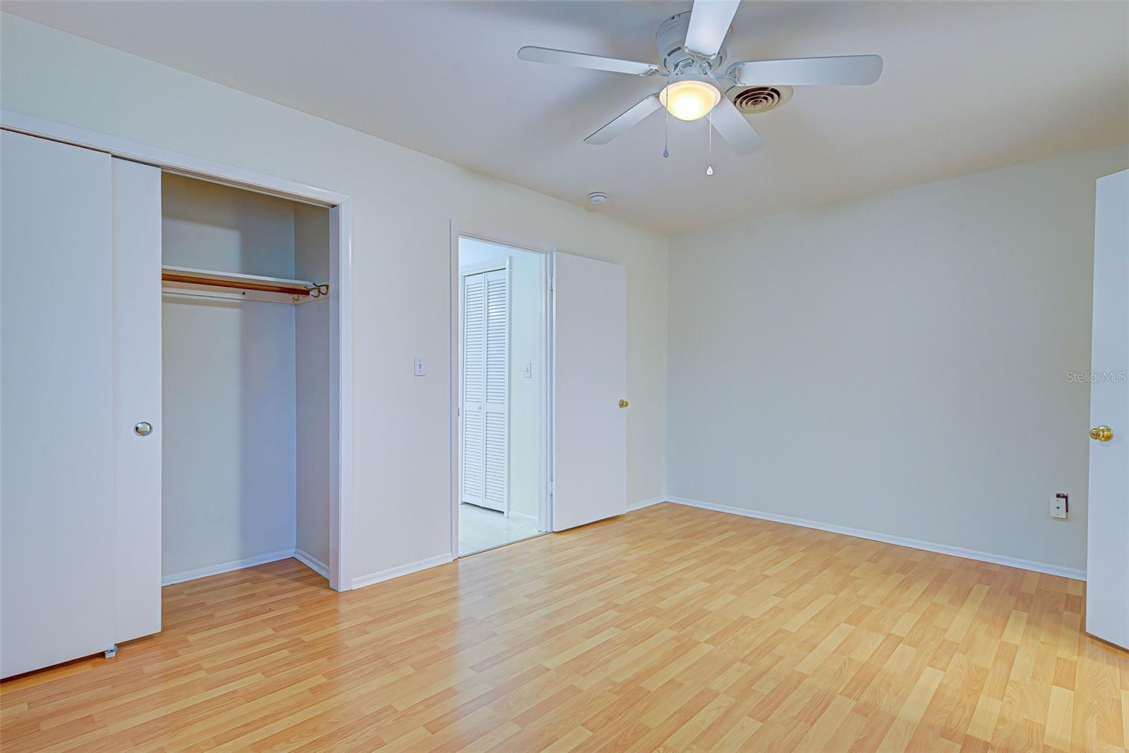 556 GLEN OAK RD