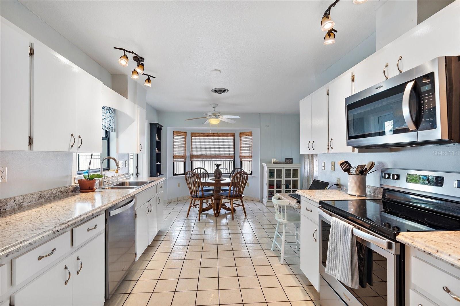 882 BAY VISTA BLVD