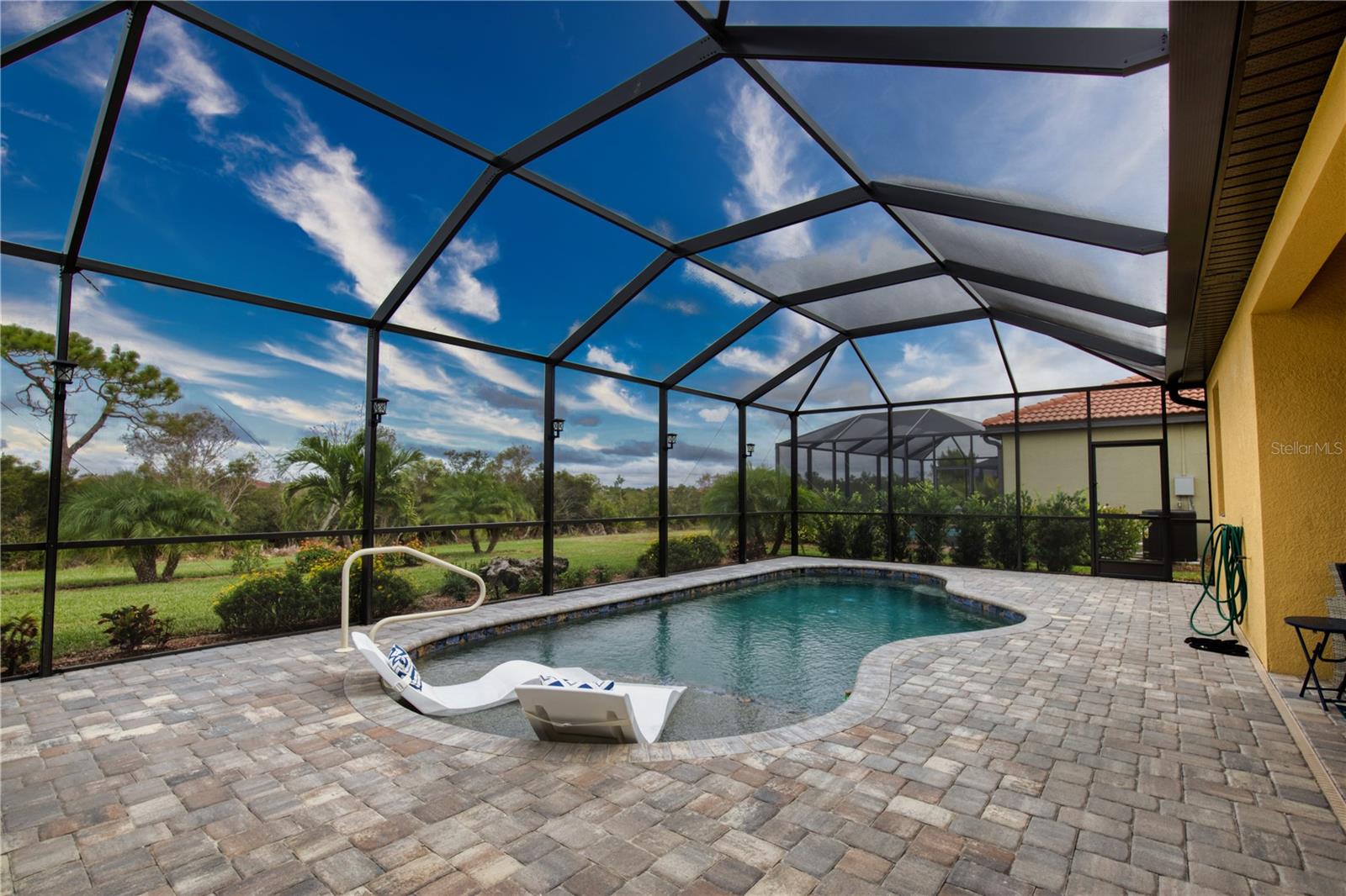 10187 CROOKED CREEK DR