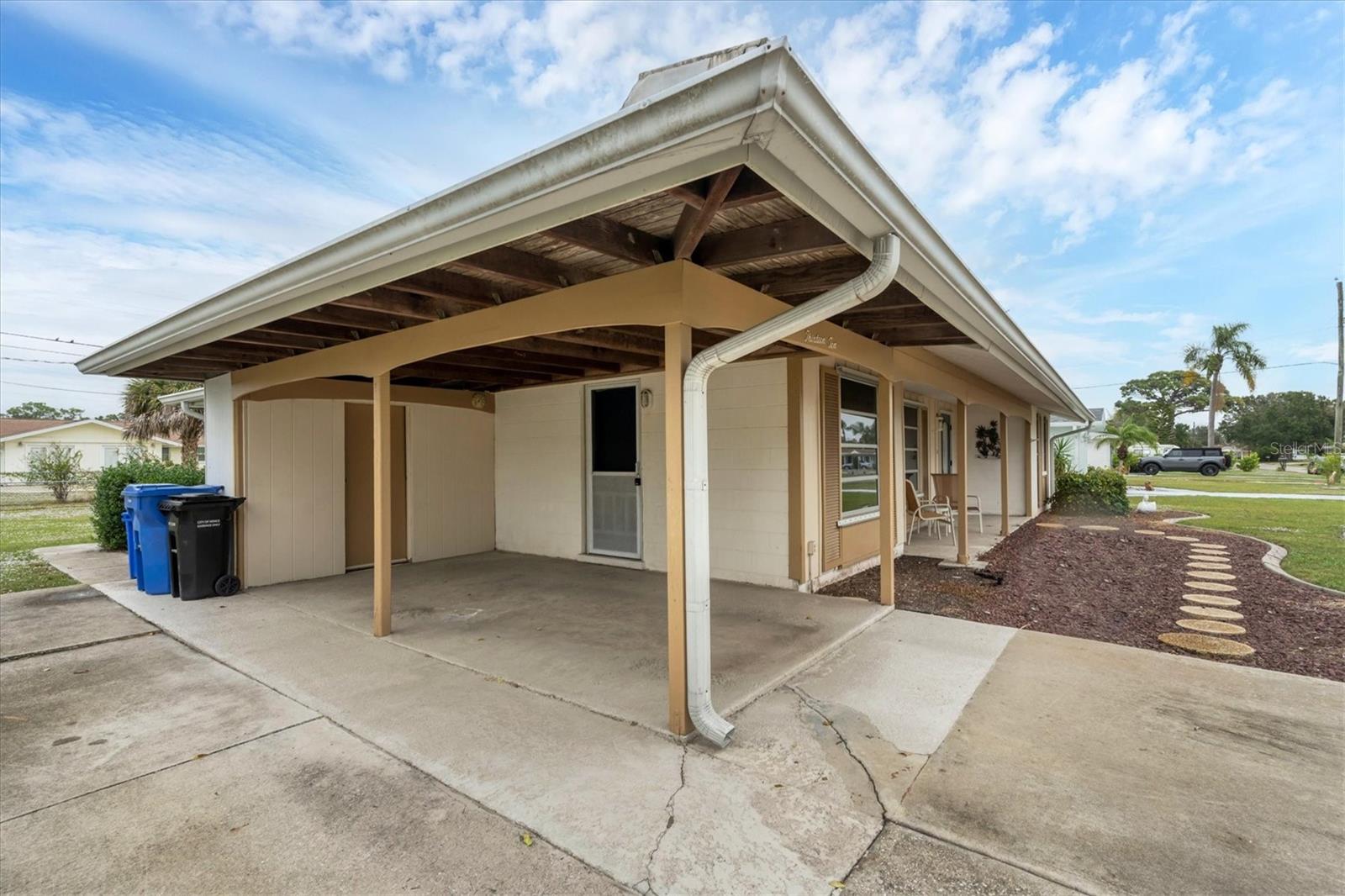 1310 CYPRESS AVE