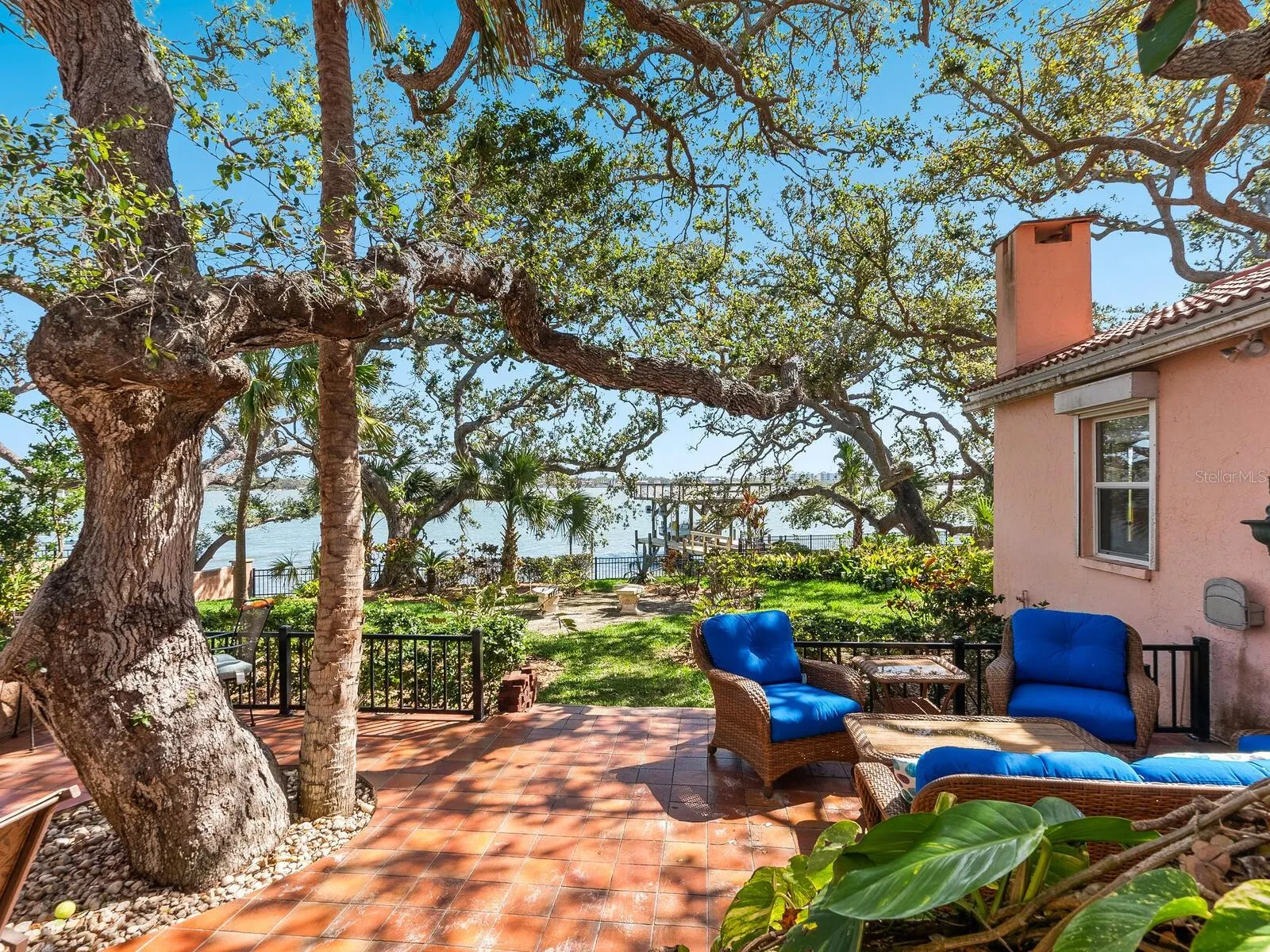 1049 N CASEY KEY RD