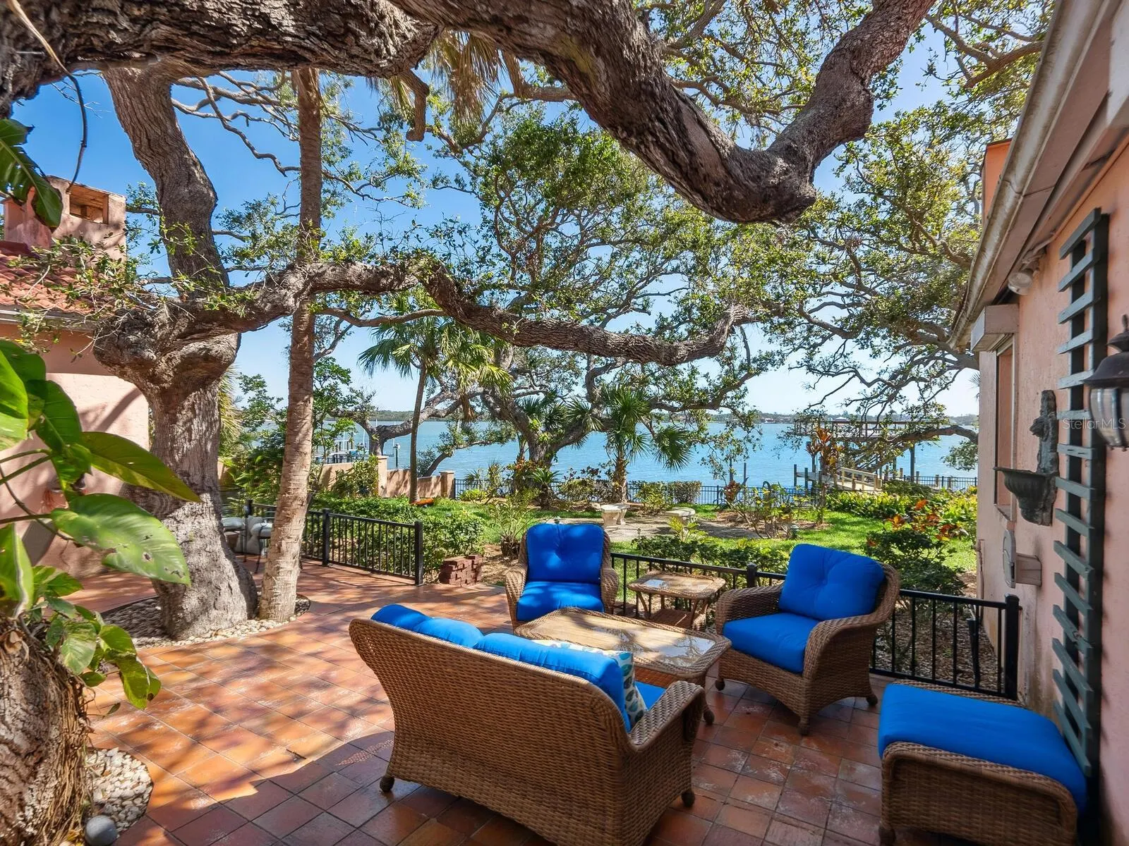 1049 N CASEY KEY RD