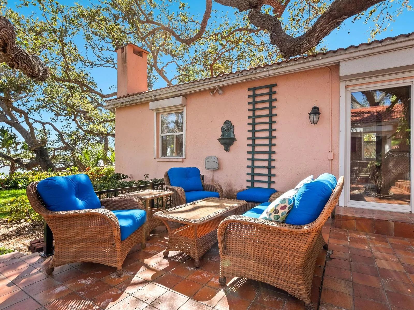 1049 N CASEY KEY RD